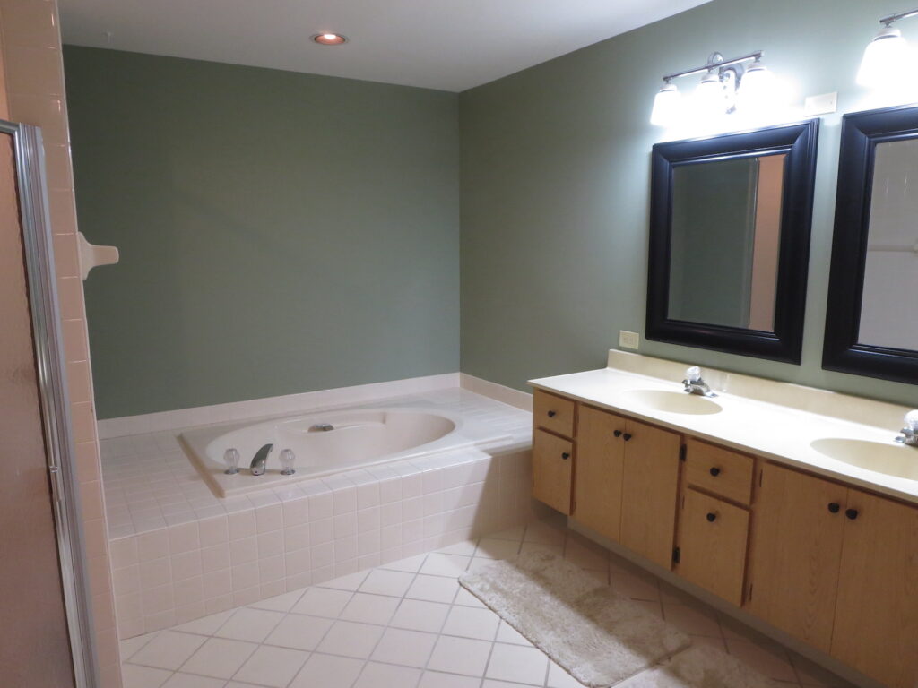 Bluffs Master Bathroom
