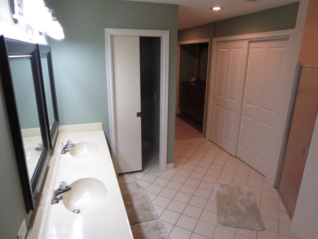 Bluffs Master Bathroom